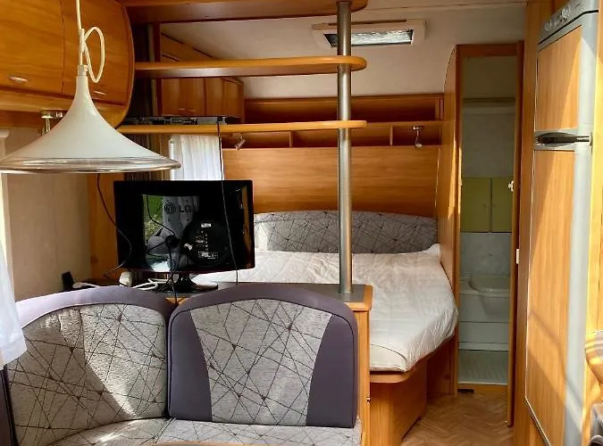 Sloneczne Przyczepy مكان تخييم دمبكي