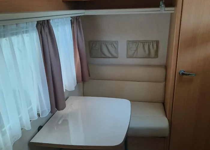 Sloneczne Przyczepy مكان تخييم دمبكي